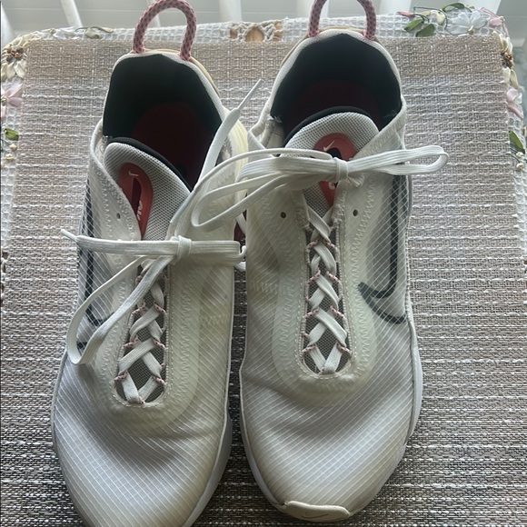 Nike air Max Shoes - White and Red Athletic Sneakers.Nike Air Max